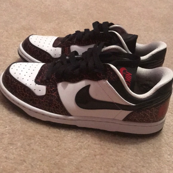 Nike shoes, red - Picture 1 of 4